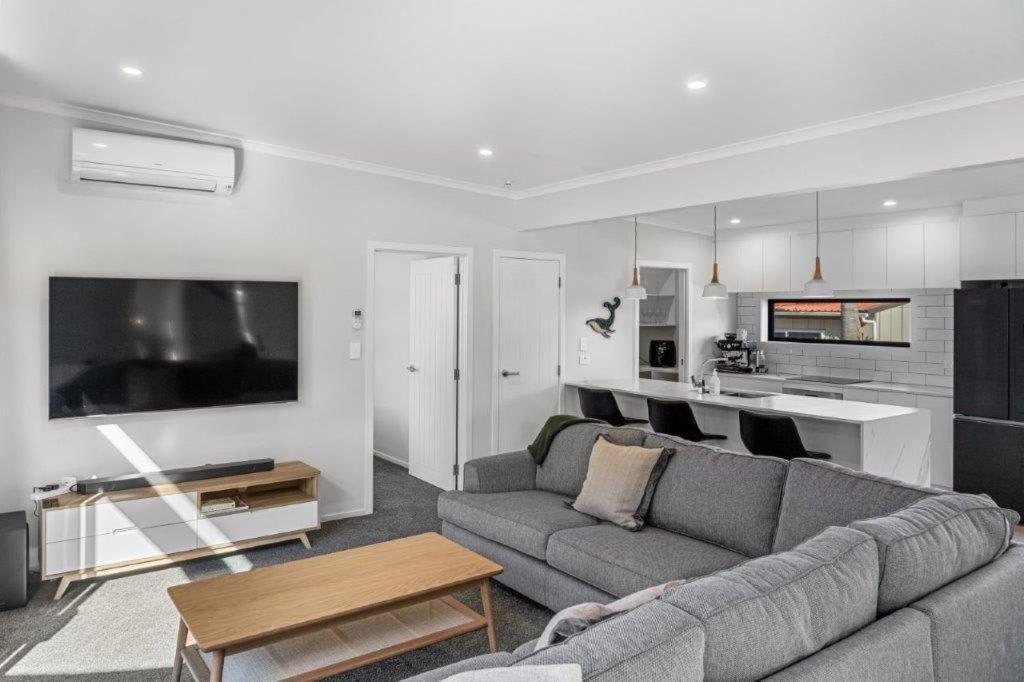 Recline On Leo Villa Waihi Bagian luar foto