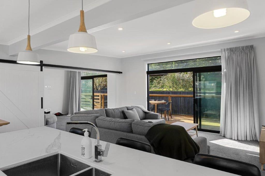 Recline On Leo Villa Waihi Bagian luar foto