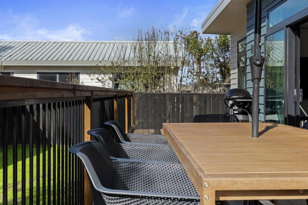 Recline On Leo Villa Waihi Bagian luar foto