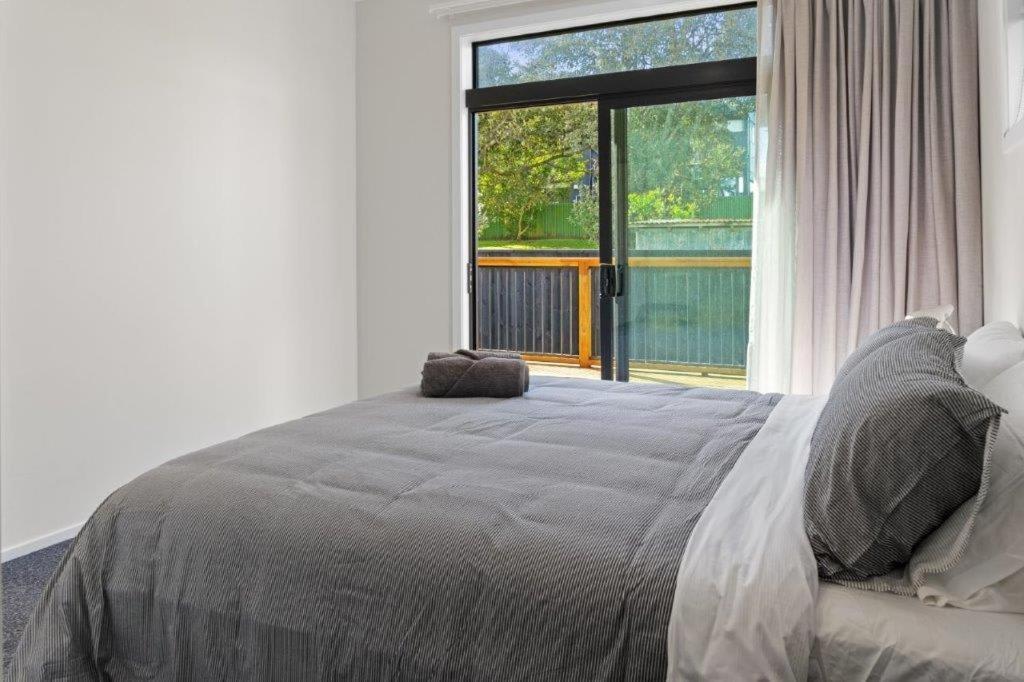 Recline On Leo Villa Waihi Bagian luar foto